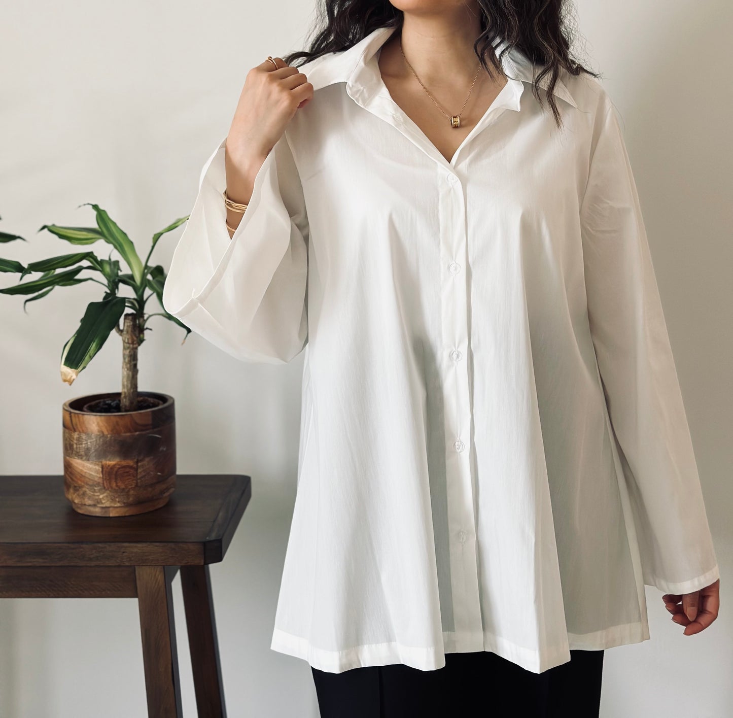 The Noon shirt in white قميص نون الابيض