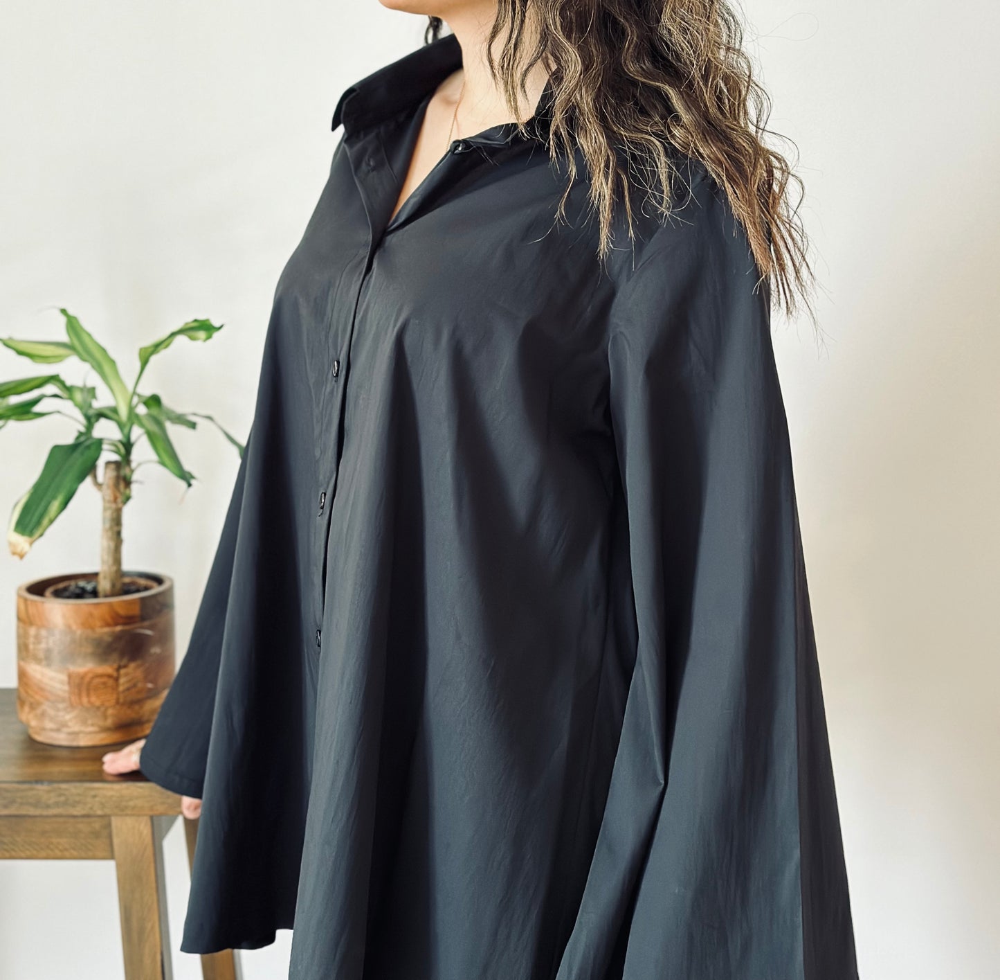 The Noon Shirt in Black قميص نون الاسود