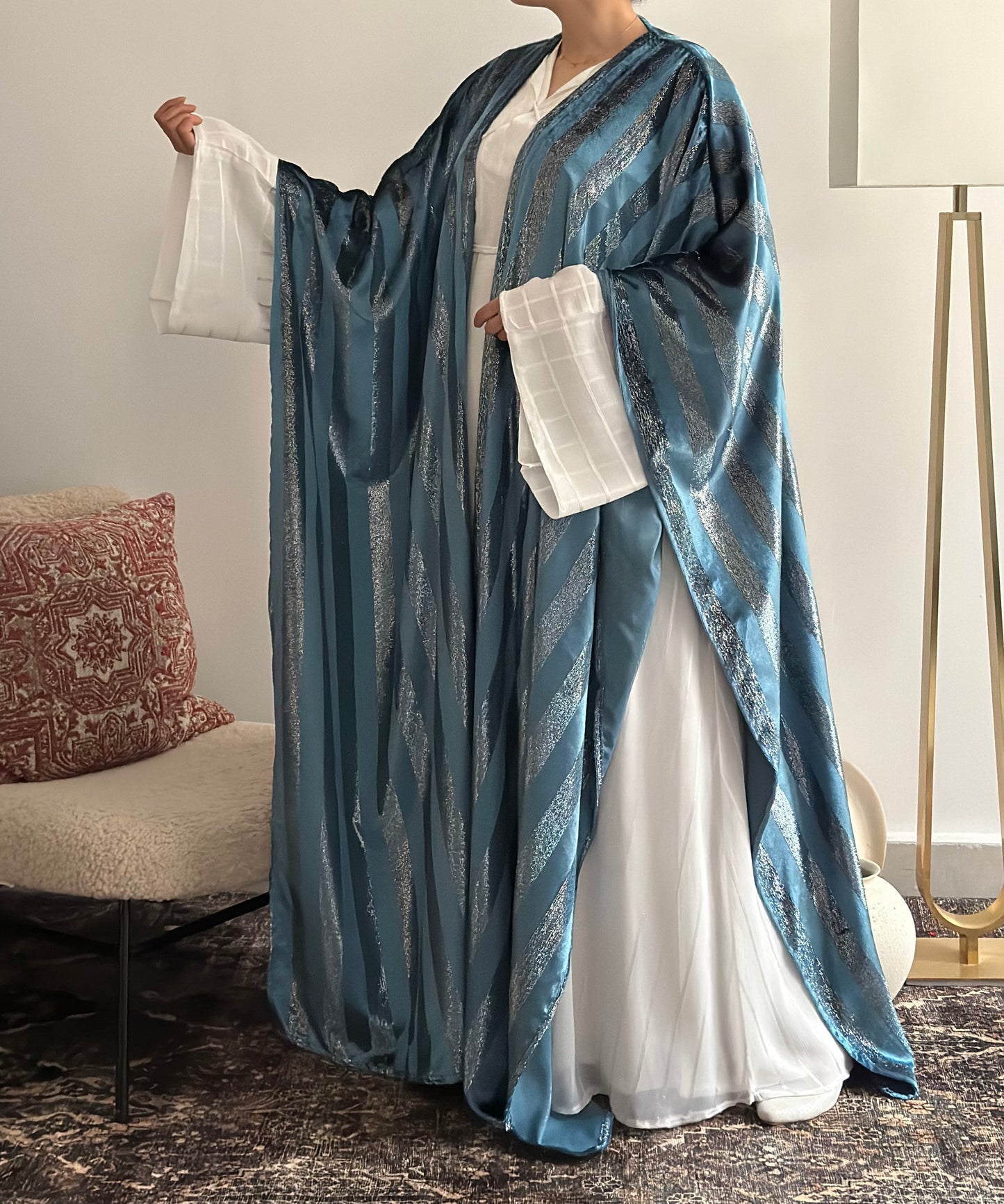 Silver blue bisht