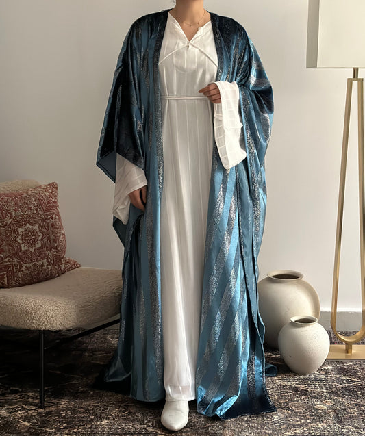 Silver blue bisht