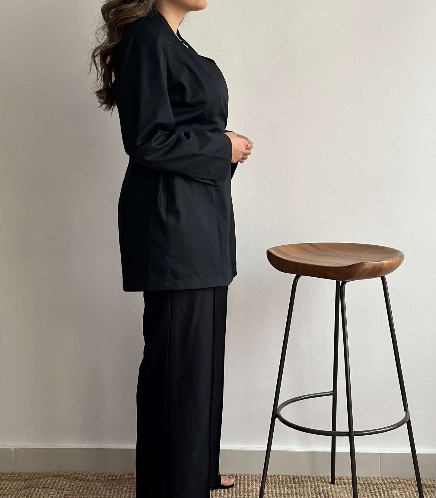 Hourglass Blazer | بليزر اسود مخصر
