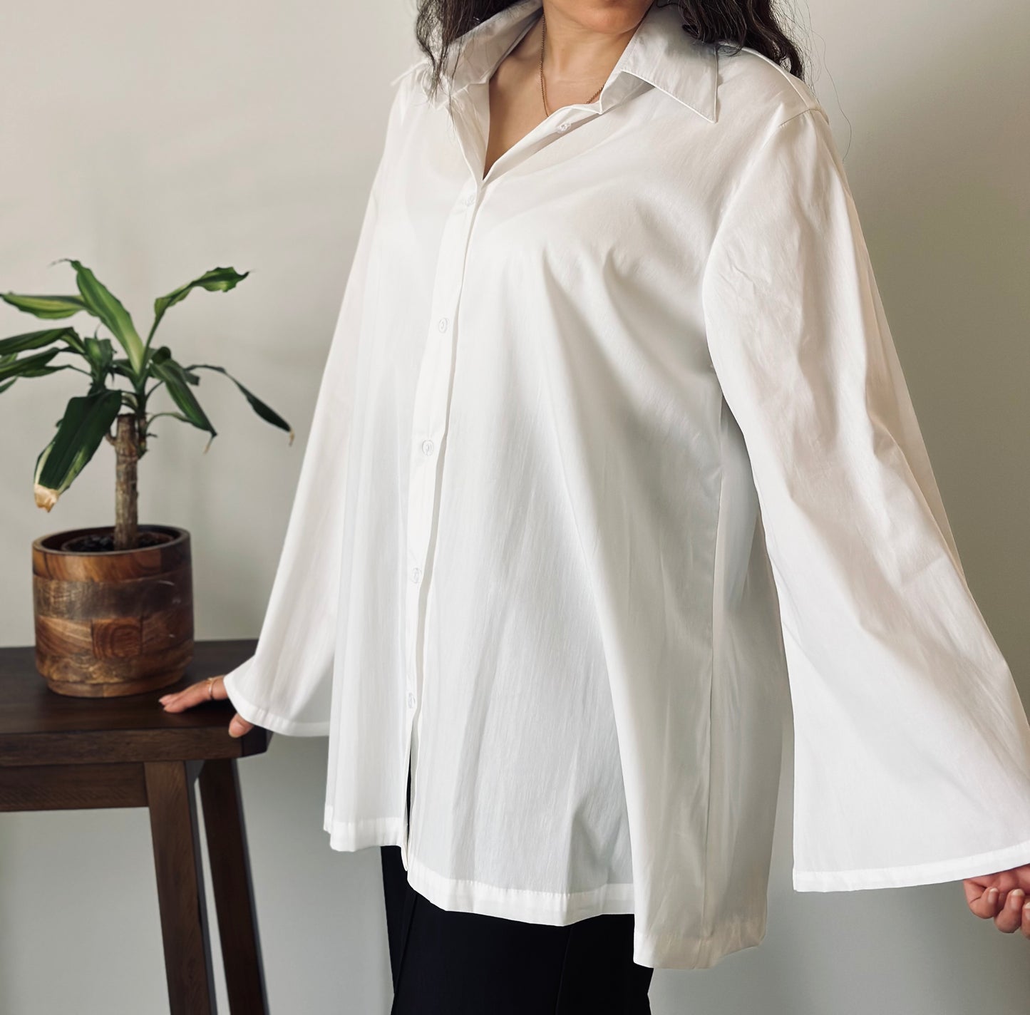 The Noon shirt in white قميص نون الابيض