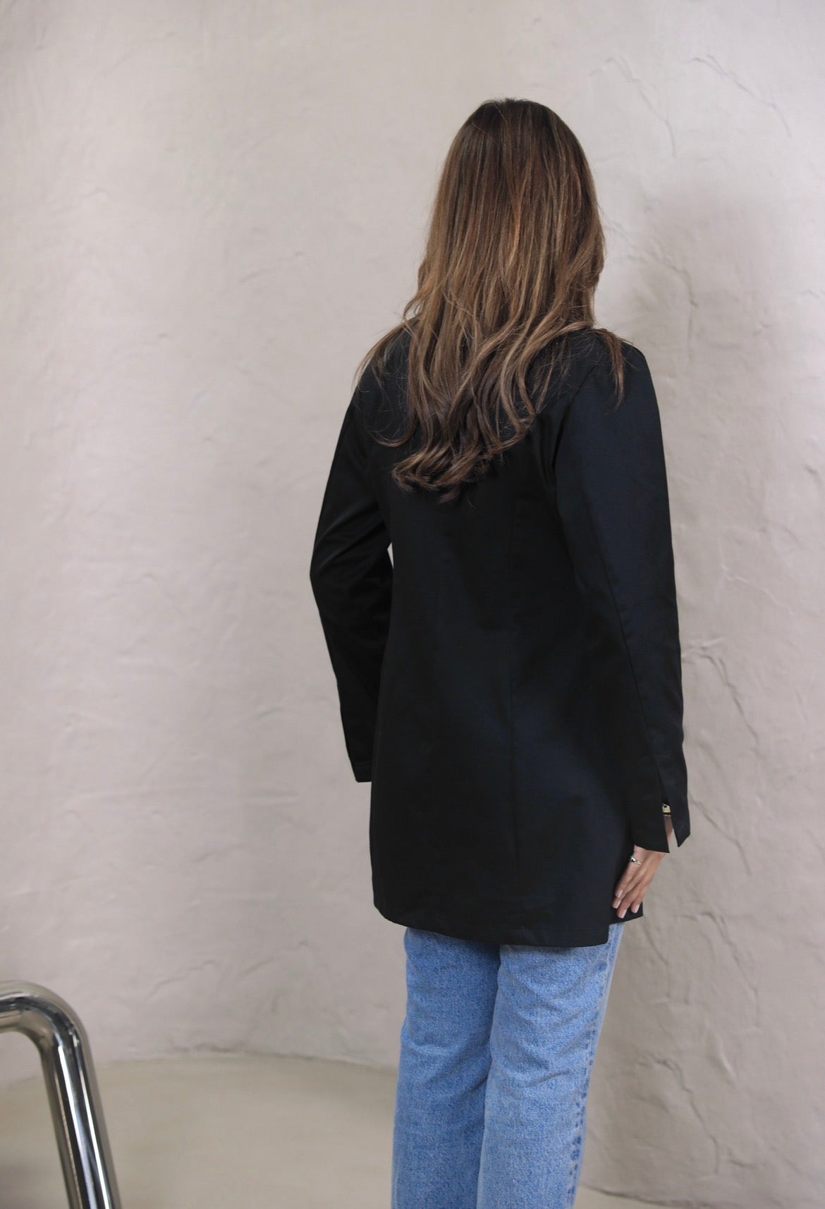 Hourglass Blazer | بليزر اسود مخصر