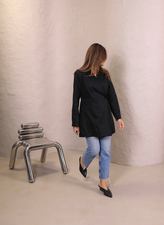 Hourglass Blazer | بليزر اسود مخصر