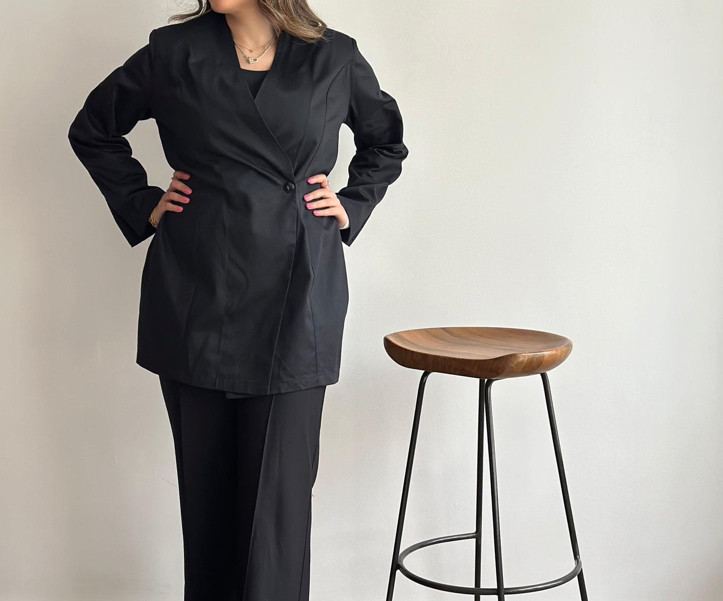 Hourglass Blazer | بليزر اسود مخصر