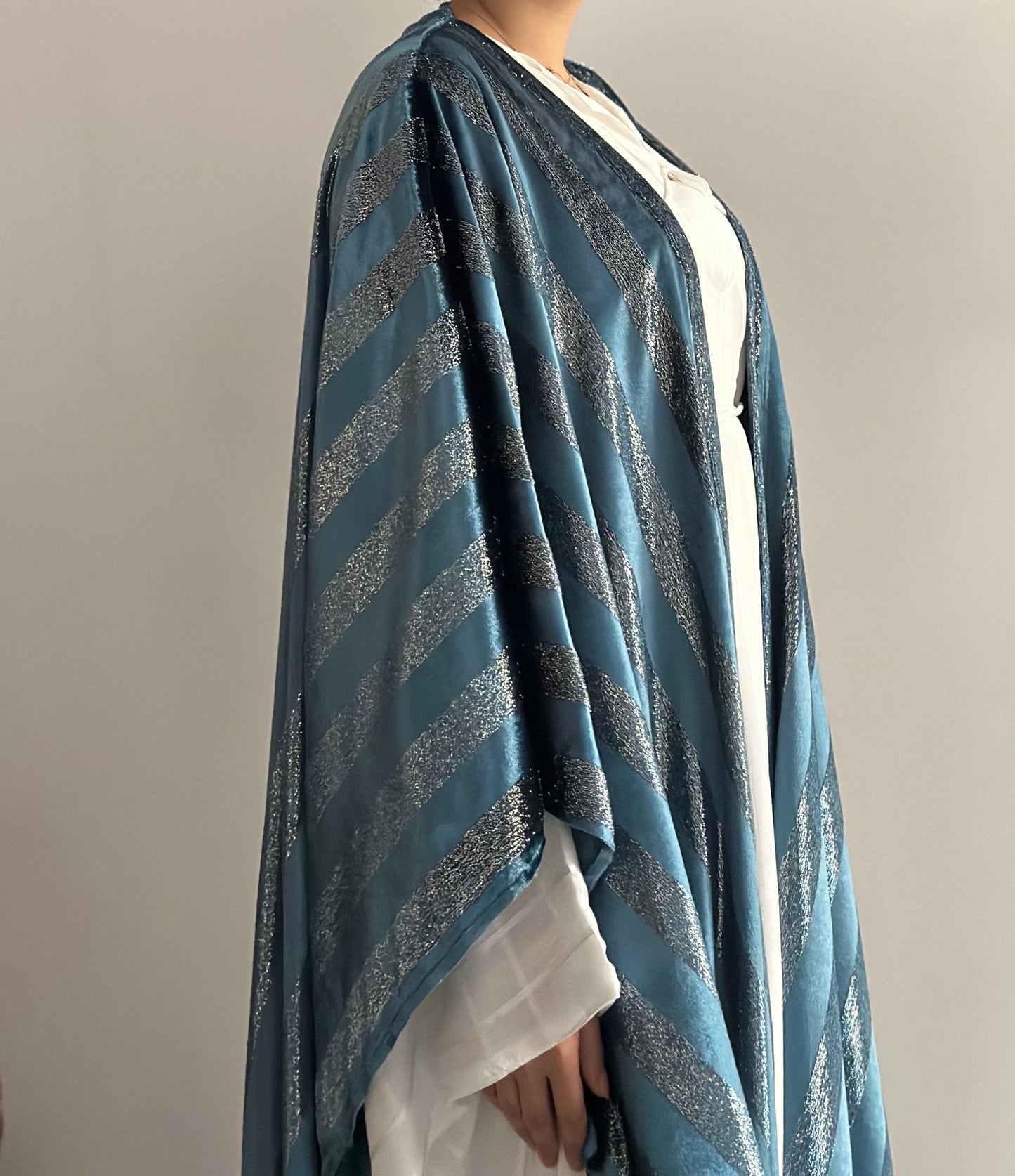 Silver blue bisht