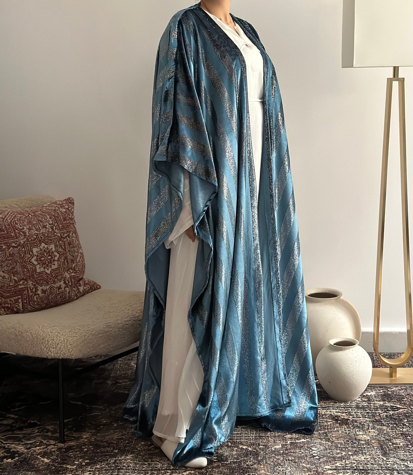 Silver blue bisht