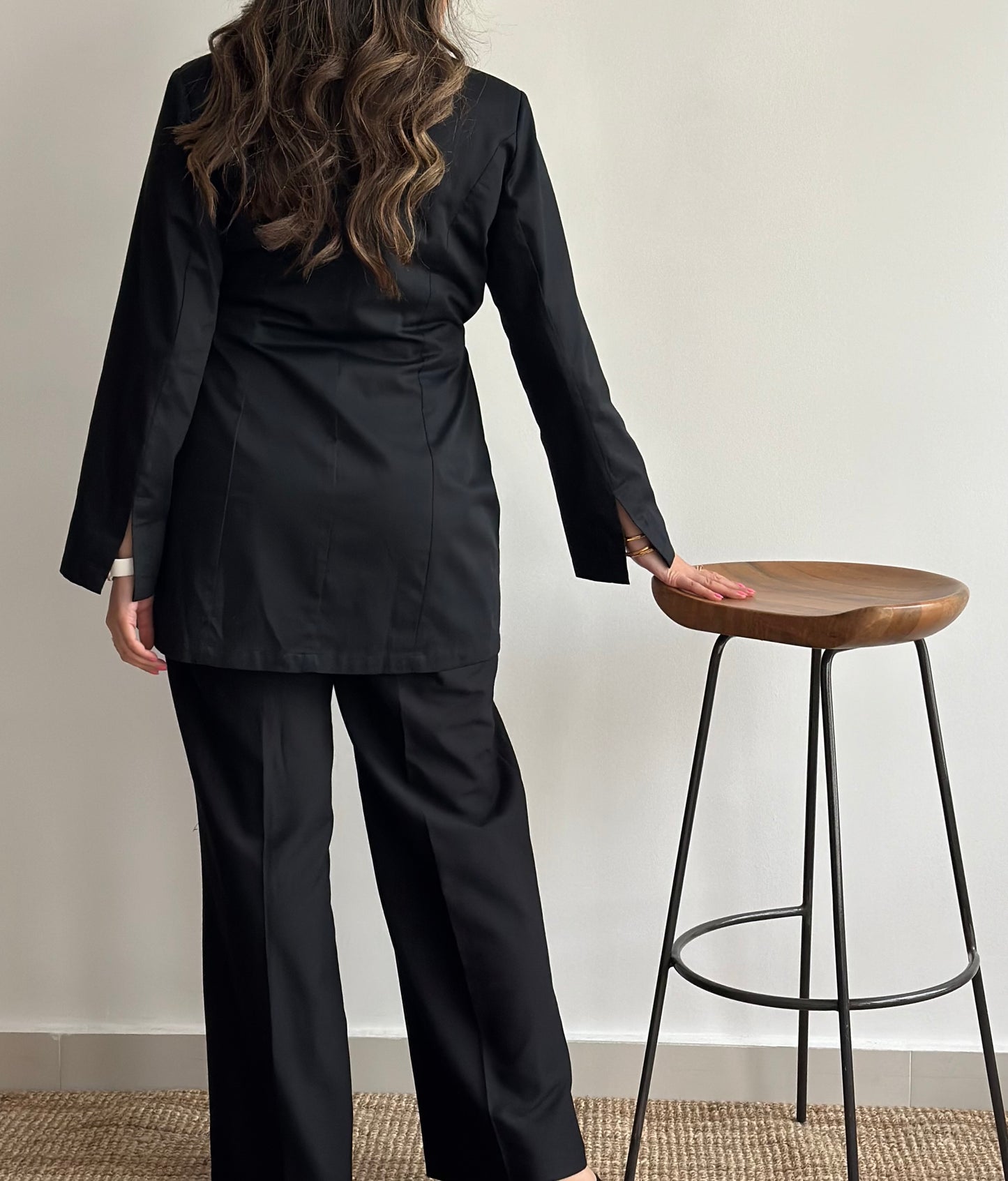 Hourglass Blazer | بليزر اسود مخصر